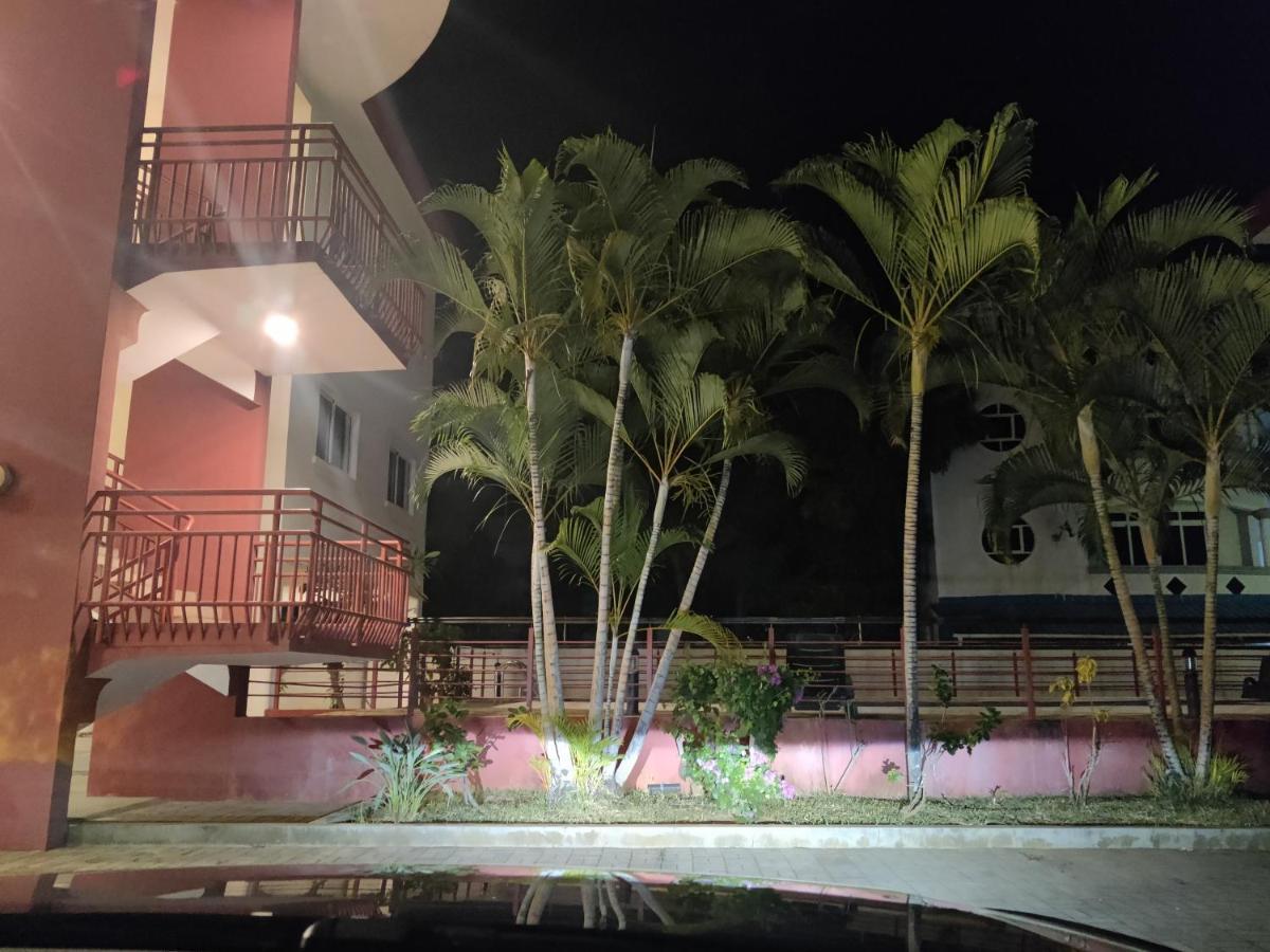 Ashiana Oceanside Apartment Flic-en-Flacq エクステリア 写真