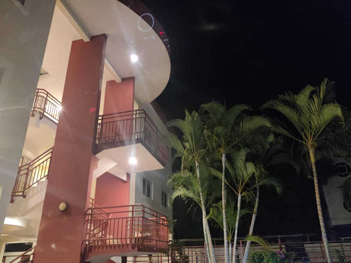 Ashiana Oceanside Apartment Flic-en-Flacq エクステリア 写真