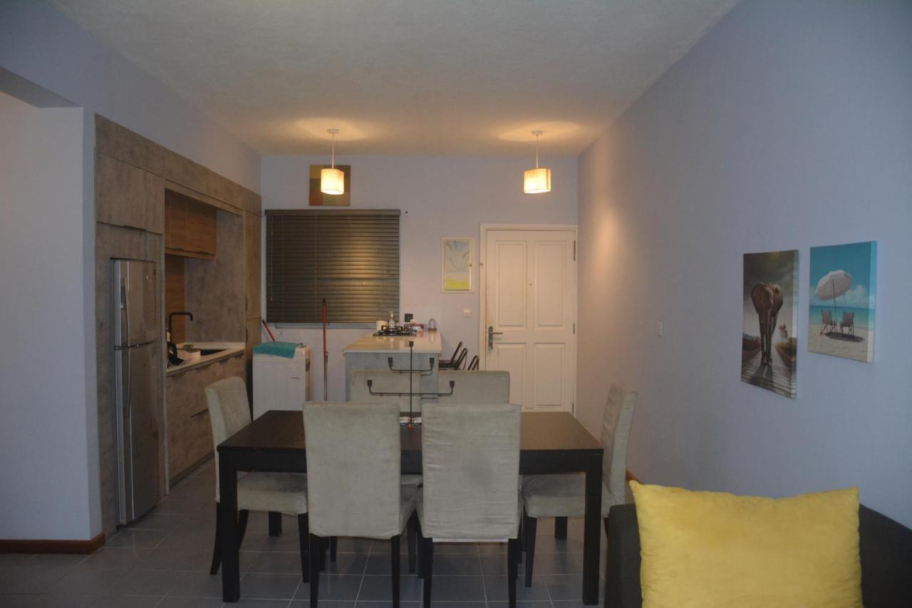 Ashiana Oceanside Apartment Flic-en-Flacq エクステリア 写真